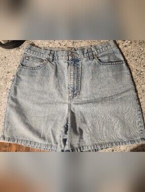 Covington Light Wash Relaxed Fit 100% Cotton Womens Jeam Shorts